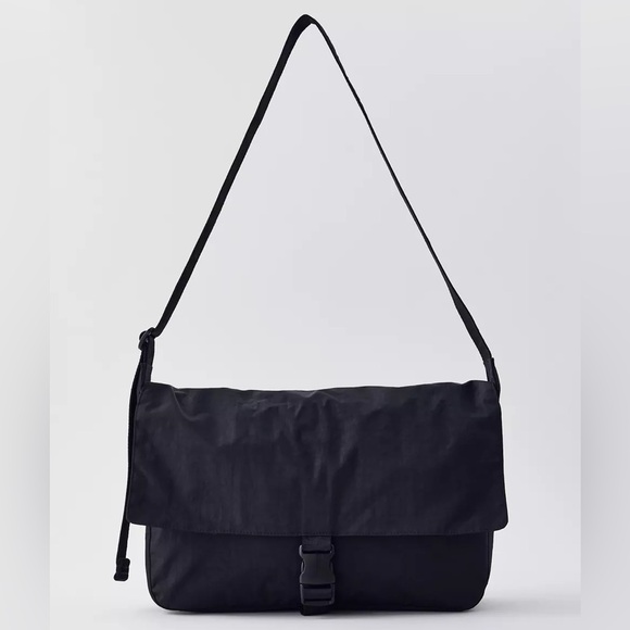 BAGGU Handbags - BAGGU Sport Messenger Bag- Black